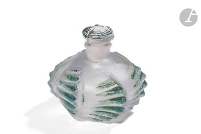 null RENÉ LALIQUE (1860-1945) 
Camille also called Torsades, the model designed on...