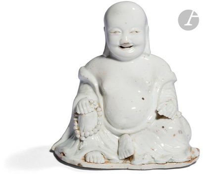 null CHINE - XIXe siècle
Bouddhai en porcelaine blanche, assis, les deux mains posées...