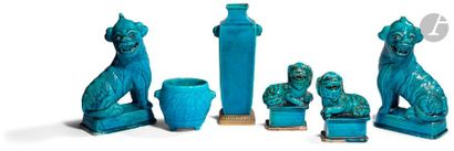 null CHINA - 19th/20th centuryA set of
six turquoise enamelled porcelains on a biscuit,...