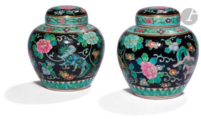 null CHINA - 19th centuryPair of
ginger pots with polychrome enamel decoration on...