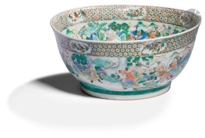 null CHINA - XIXth
centuryPolychrome enamelled porcelain basin decorated with battle...