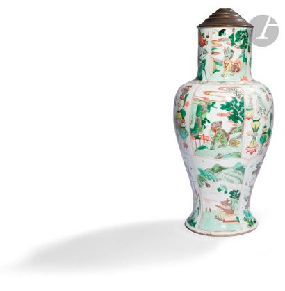 null CHINE - XIXe siècle
Partie de vase yenyen balustre en porcelaine émaillée polychrome...