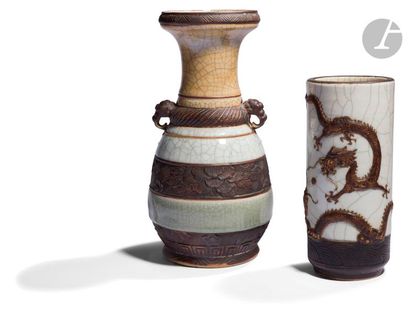 null CHINE - XIXe siècle
Trois vases en porcelaine craquelée et grès, l’un émaillé...