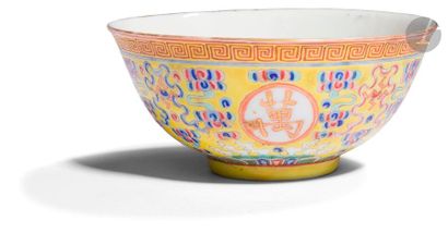 null CHINA - GUANGXU period (1875 - 1908
)Polychrome enamelled porcelain bowl on...