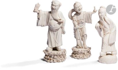 null CHINE
Trois statuettes en blanc de chine d’immortels debout, Li Ti Guai, Zhongli...