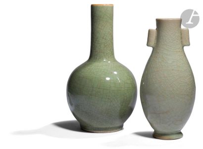 null CHINE
Deux vases en porcelaine émaillée céladon craquelée, l’un flanqué de deux...