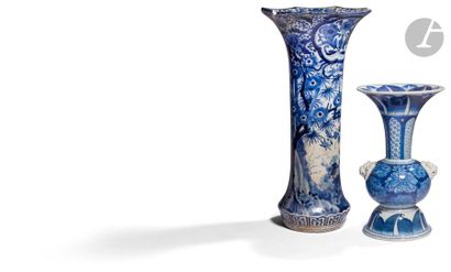 null JAPON - XVIIe siècle
Ensemble comprenant :
- Un vase tronconique à facettes...