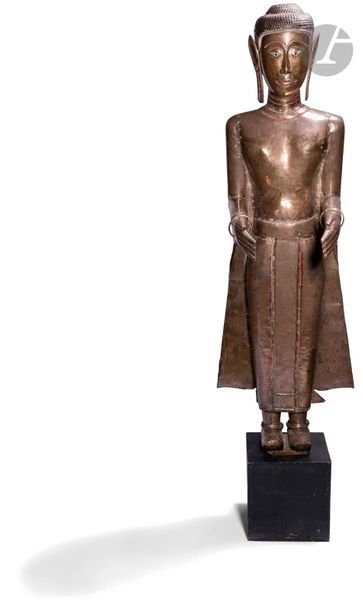 null Thaïlande, Ayutthaya - XVIIIe siècle
Statuette en argent repoussé, l’âme en...