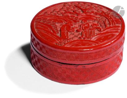 null CHINE - Vers 1900
Boîte ronde en laque rouge dite « cinabre » à décor sculpté...
