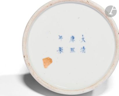 null CHINE
Vase maillet dit « ma ti zun » en porcelaine blanche à décor en rouge...