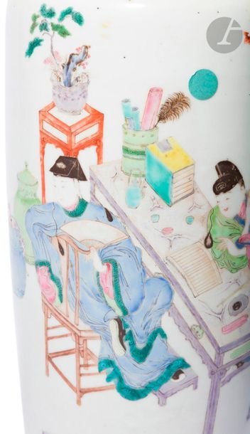 null CHINE - Époque YONGZHENG (1723 - 1735)
Vase en porcelaine blanche émaillée polychrome...