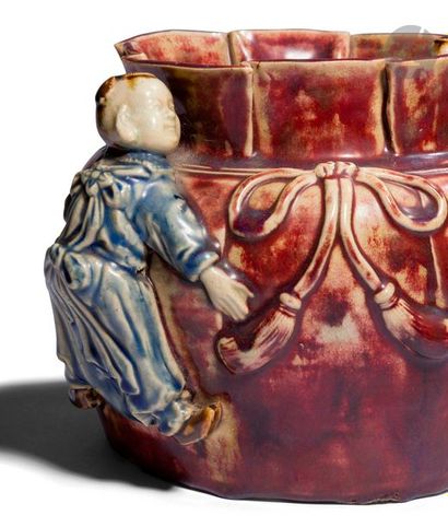null CHINA - XIXth centuryPot
forming an open purse in porcelain enamelled in copper...