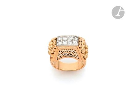 null Ring in 18K (750) gold, set with 8 round diamonds on platinum, the shoulder...