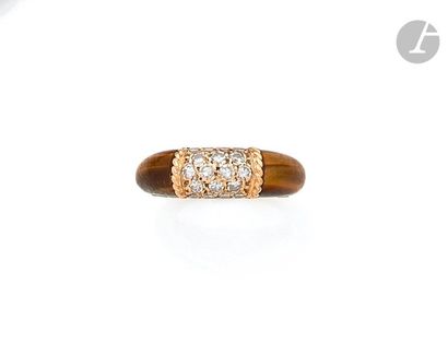 null VAN CLEEF & ARPELRing in
18K (750) gold, Philippine model, paved with round...