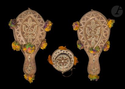 null Trois miroirs, Proche-Orient ou Afrique du Nord, XIXe siècle
Une paire ovoïde...