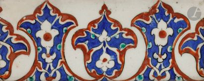 null Carreau de bordure, Turquie ottomane, Iznik, seconde moitié du XVIe siècle
En...