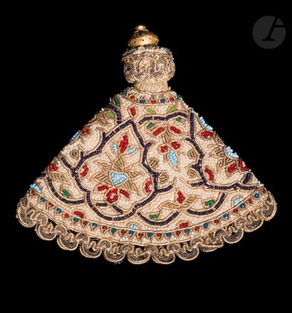 null Flacon à khôl, Asie Centrale, Boukhara, XIXe siècle 
Brodé de perles et de fils...