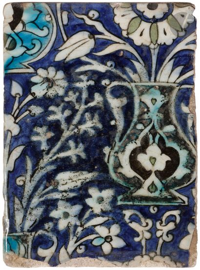 null Carreau à décor de vases fleuris, Syrie ottomane, Damas, XVIIe siècle
En céramique...
