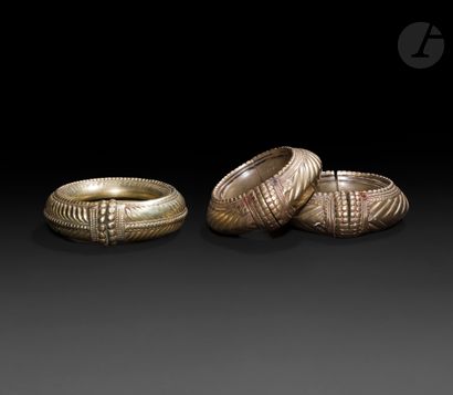 null Trois importants bracelets de cheville, Inde, probablement Madhya Pradesh, fin...