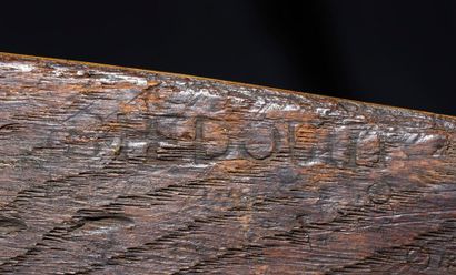 null Commode en bois de rose de forme mouvementée en façade et sur les côtés, ouvrant...