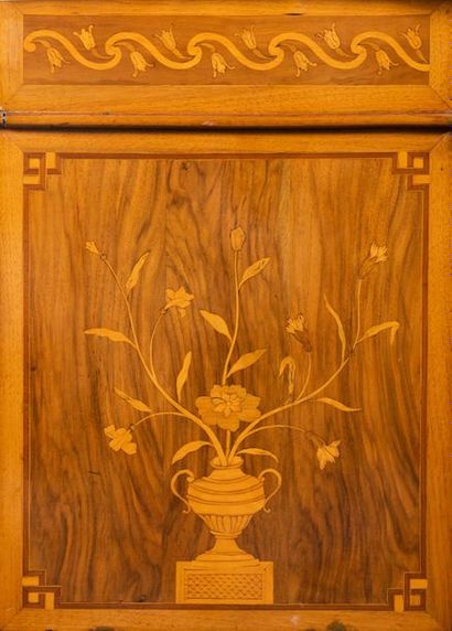 null Beautiful chest of drawers in marquetry of musical instruments, the overhanging...