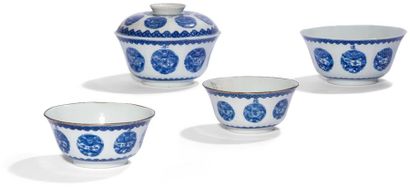 null Chine pour le Vietnam
Deux coupes tazza sur piédouche de forme octogonale en...