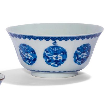 null China for Vietnam
An octagonal shaped porcelain bowl decorated in blue underglaze...