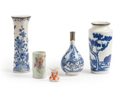 null China and China for Vietnam
Lot consisting of three vases and two brush holders...