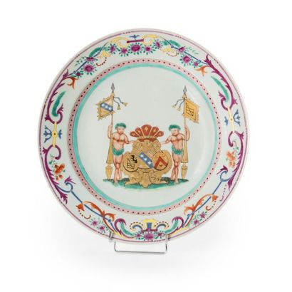 null 
China

Round porcelain dish with polychrome decoration of the rose family enamels...
