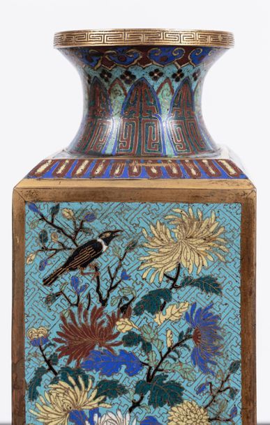 null Chine
Paire de vases en bronze doré et émaux cloisonnés.
Époque Jiaqing (1796-1820).
De...
