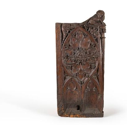 null Carved walnut stall with a rich Gothic decoration. In the centre, a large fly...