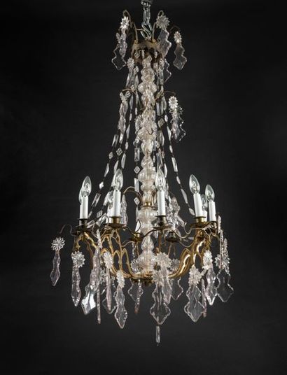 null Chandelier in gilt bronze and cut glass with ten lights and decoration of pendants,...