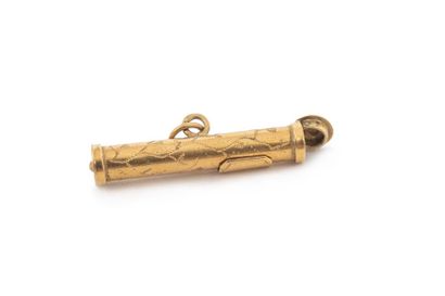 null GOLD PENDANT (18 Kt
)It features a circular roller hinged at its end.
Eagle's...