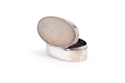 null PARIS 1782 - 1789
Tabatière en argent de forme ovale à charnière, ciselée de...