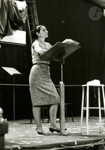null Sabine Weiss (1924)
Maria Callas, 1963.
Épreuve argentique d'époque. Tampon...