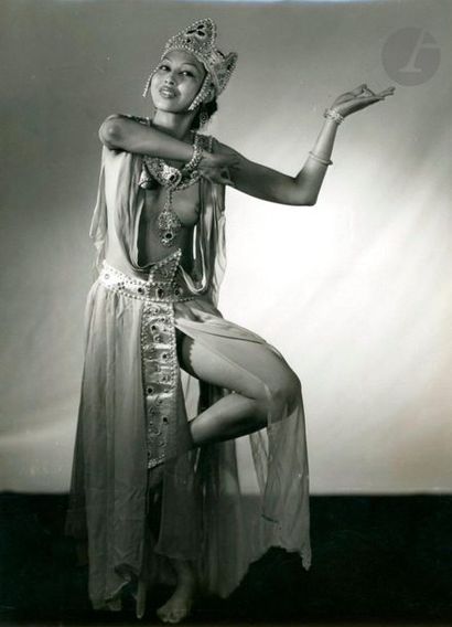 null Roger Parry (1905-1977) (attribué à) 
La danseuse D'Al-Lal, c. 1935. 
Épreuve...