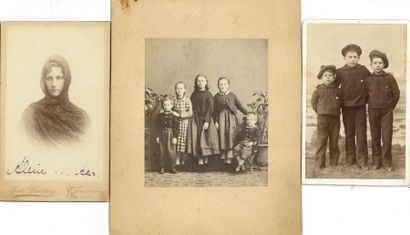 null [Paul GAUGUIN]. 7 photographies originales de sa femme Mette et leurs enfants...