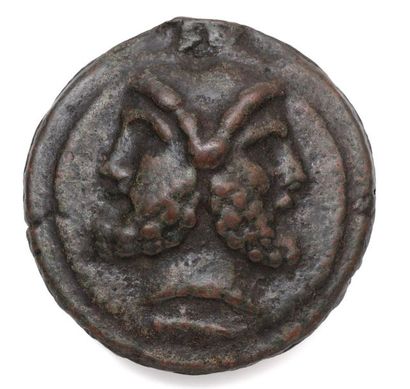 null République romaine (225 - 217 av J.-C). Aes grave. 265 g

Tête barbue de Janus....