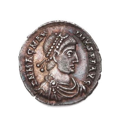 null MAGNUS MAXIMUS (383 - 388). Silica. Trier.

Its bust diademed and draped on...