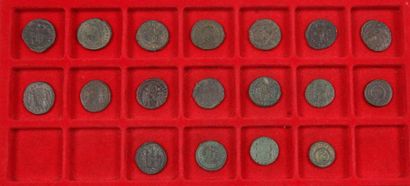null 48 Folles et petits bronzes variés de la fin du IVe siècle (Constantin, Crispe,...