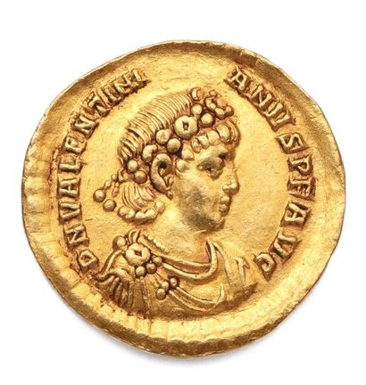 null VALENTINIEN II (375 - 392). Solidus. Constantinople. 4,44 g

Son buste diadémé...