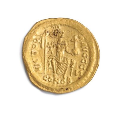 null JUSTIN II (565 - 578). Solidus. Constantinople. 4.27 g

His bust is helmet-faced....