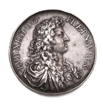 null LOUIS XIV. 1662. Médaille: Libéralité du roi pendant la famine. Argent. J.VARIN.

D...