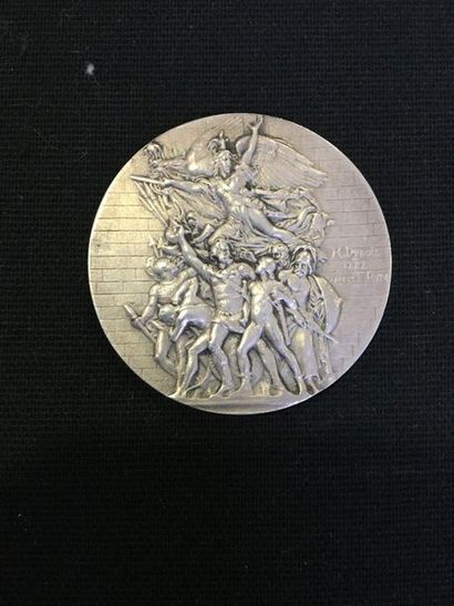 null Lot de 4 médailles argent et bronze :

- Exposition Universelle 1900 Paris....