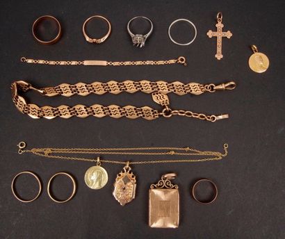 null Lot of gold jewelry. Gross weight: 78,4 g
1 necklace, 1 chain, 1 chain bracelet,...