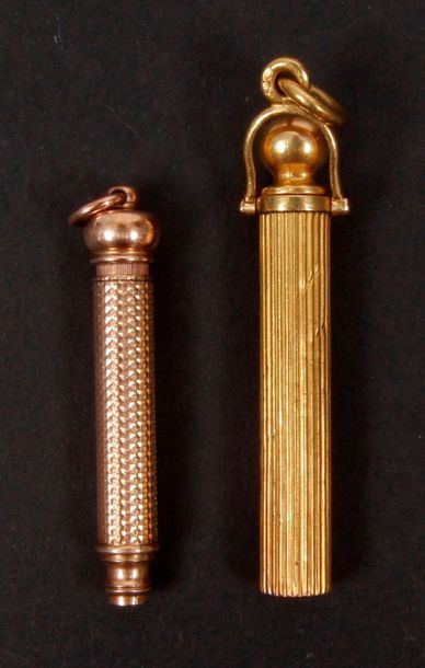 null Gold mechanical pencil (18K). Gross weight: 13.6 g.
A metal mechanical pencil...