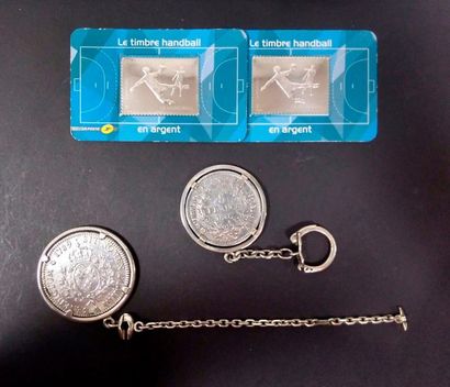 null Lot of silver coins including : 
- LA MONNAIE DE PARIS, 4 silver 5 franc coins,...