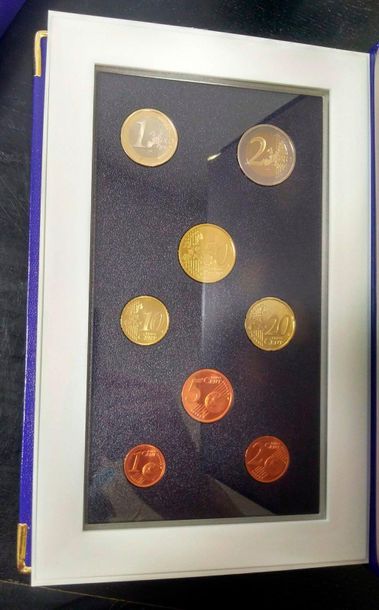 null Set of various coins : 
- MONNAIES DE PARIS, Four vintage coin sets, Euro series...