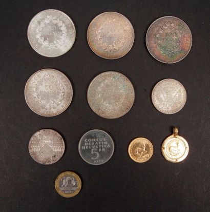 null Lot of 9 silver and gold coins, in a numbered bag: 
- 2 gold coins from South...