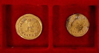 null 2 FAUSSES pièces romaines en or (23 K). Poids : 8,82 g